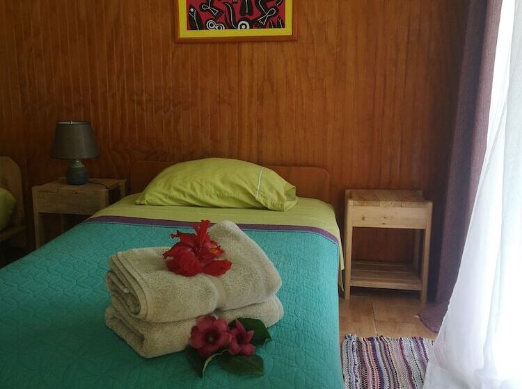 פנסיון Hostal Pukao