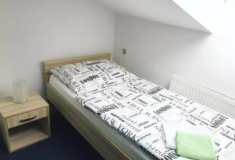 Majatalo Penzion Dmz