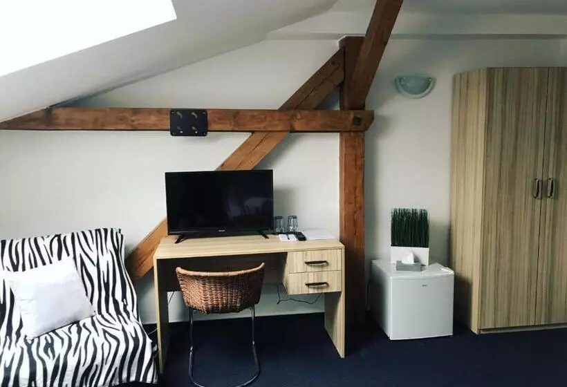 Majatalo Penzion Dmz