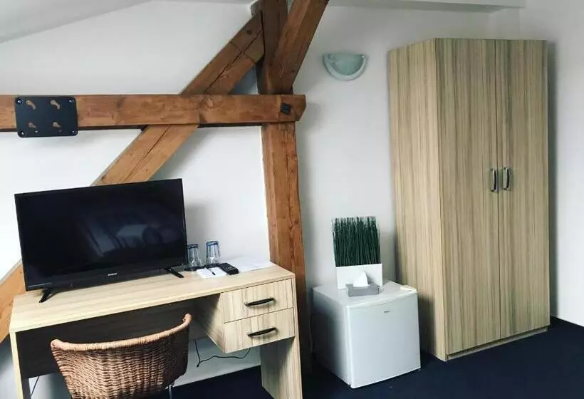 Majatalo Penzion Dmz