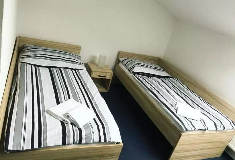 Majatalo Penzion Dmz