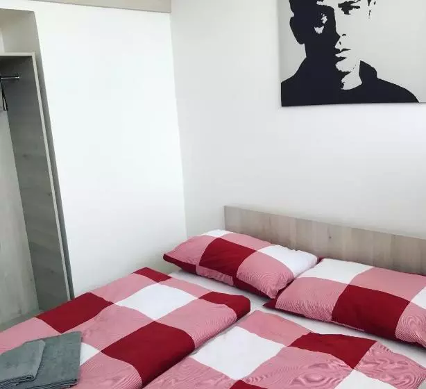 Majatalo Penzion Dmz