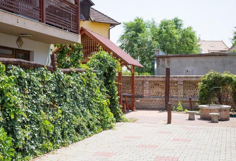 Majatalo Rózsakert Apartmanház
