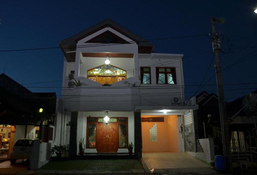 پانسیون Surya Darma Homestay