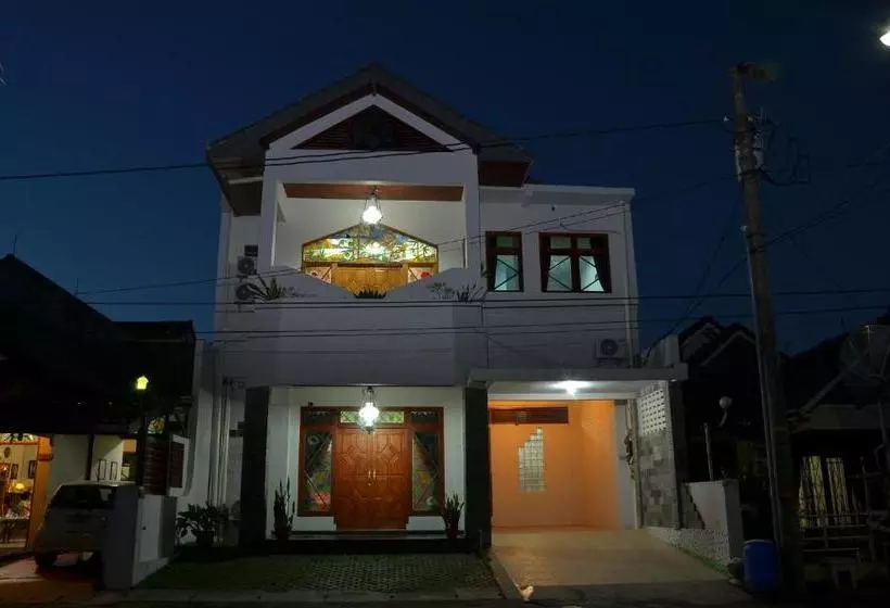 پانسیون Surya Darma Homestay