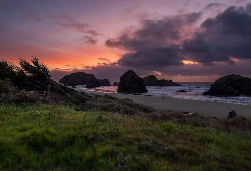 Hotelli Gold Beach Inn