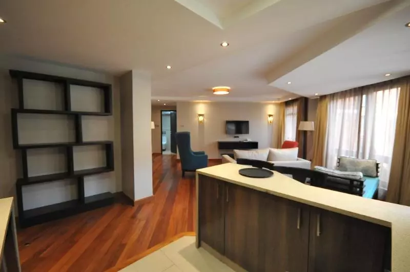 هتل Longonot Place Serviced Apartment