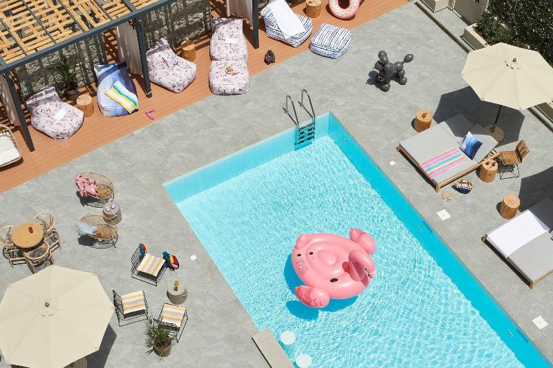 호텔 Moxy Patra Marina