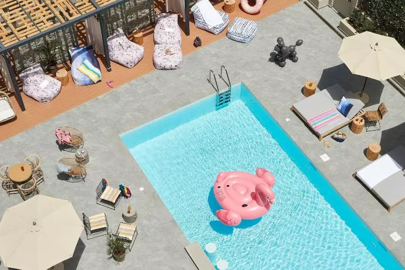 ホテル Moxy Patra Marina