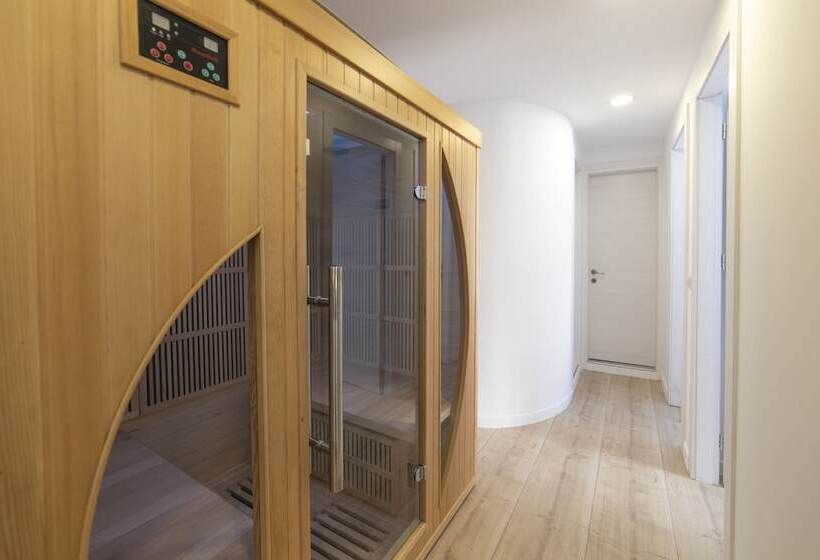 Отель Naiades Marina