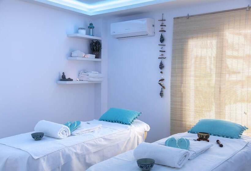 Отель Naiades Marina