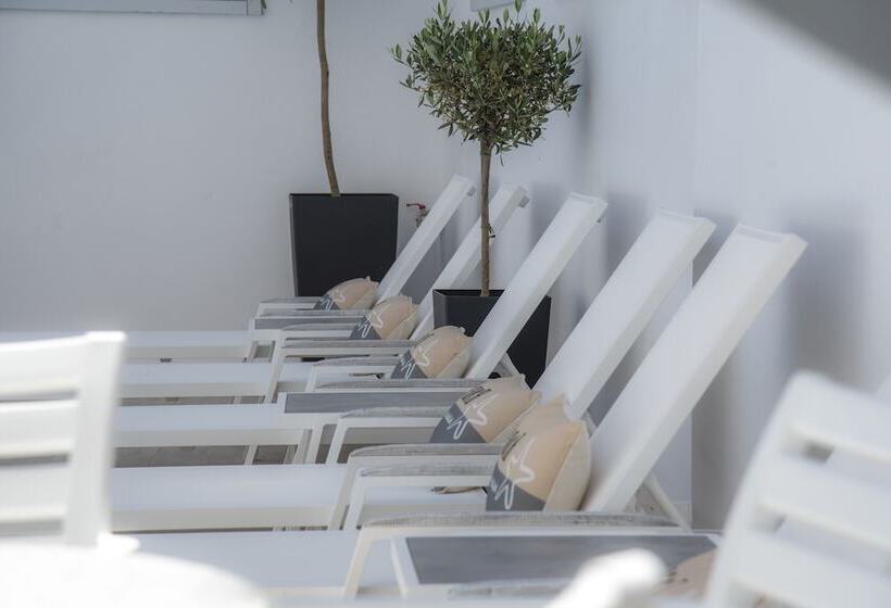 Отель Naiades Marina