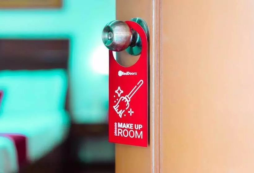 ホテル Reddoorz At La Casa Guesthouse Former Reddoorz At Tamarind Street Angeles City