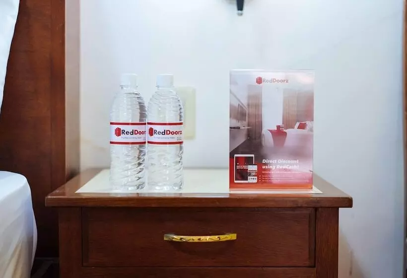 ホテル Reddoorz At La Casa Guesthouse Former Reddoorz At Tamarind Street Angeles City