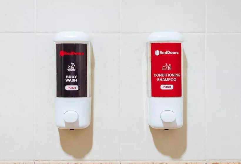 ホテル Reddoorz At La Casa Guesthouse Former Reddoorz At Tamarind Street Angeles City