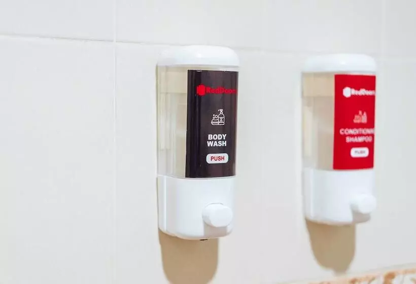 ホテル Reddoorz At La Casa Guesthouse Former Reddoorz At Tamarind Street Angeles City