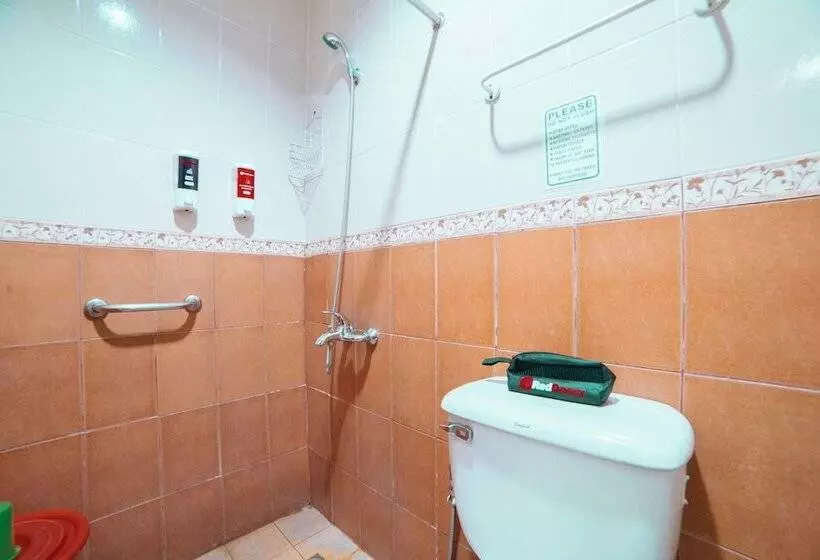 ホテル Reddoorz At La Casa Guesthouse Former Reddoorz At Tamarind Street Angeles City