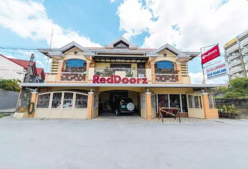 ホテル Reddoorz At La Casa Guesthouse Former Reddoorz At Tamarind Street Angeles City