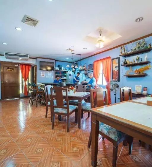 ホテル Reddoorz At La Casa Guesthouse Former Reddoorz At Tamarind Street Angeles City