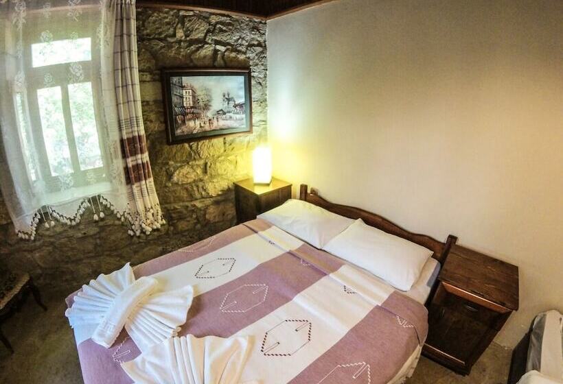 Pensão Zeushan Kucuk Otel