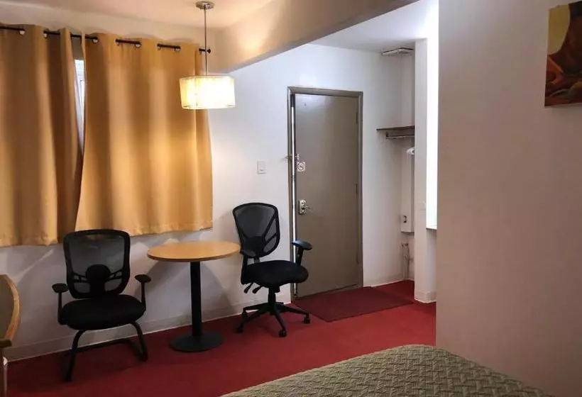 Voyageur Motel