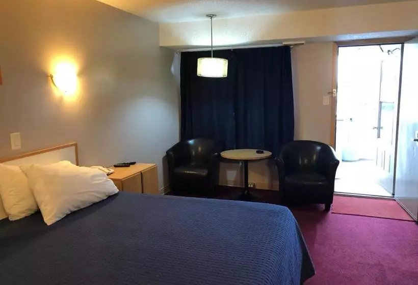 Voyageur Motel