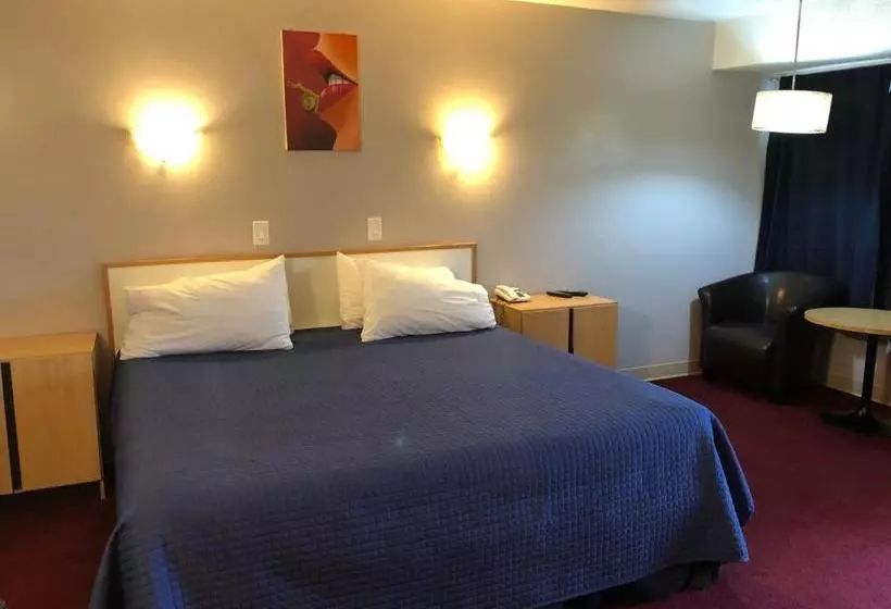 Voyageur Motel