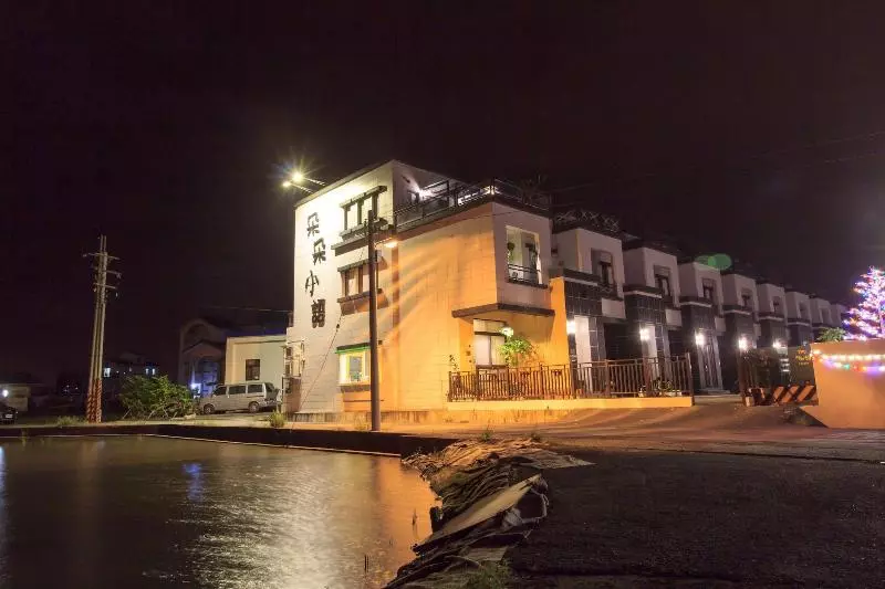 تختخواب و صبحانه Classic Home