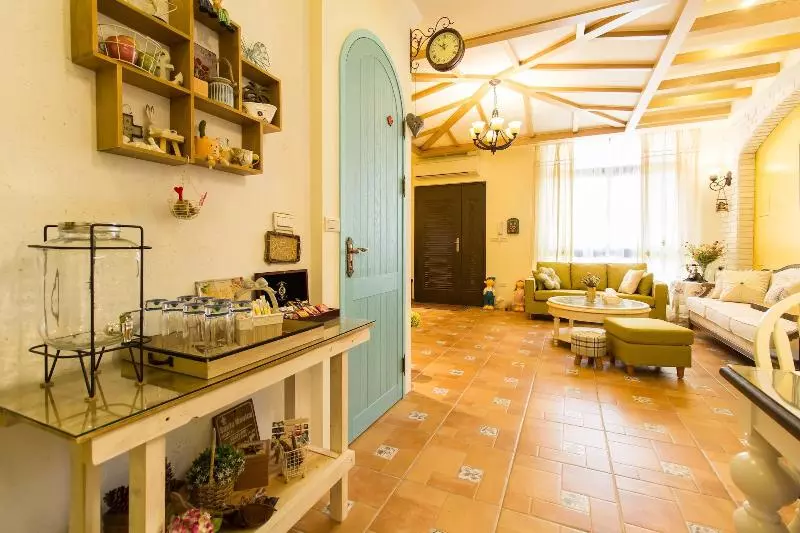 تختخواب و صبحانه Classic Home