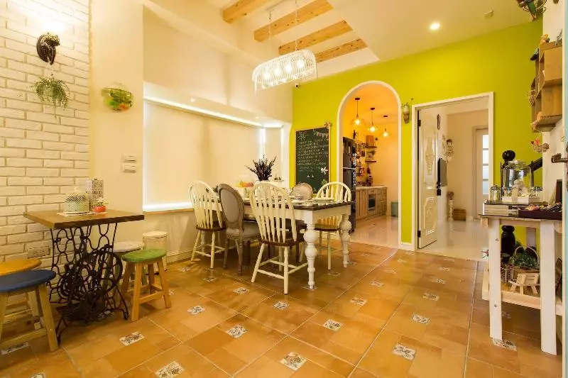 تختخواب و صبحانه Classic Home