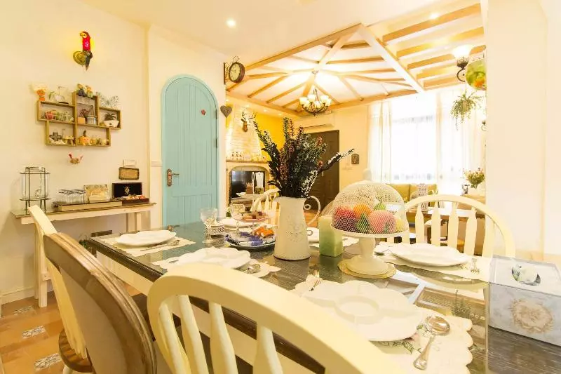 تختخواب و صبحانه Classic Home