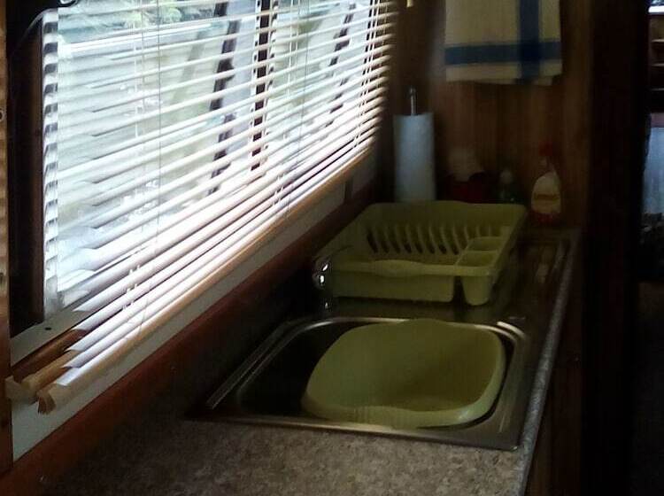 פונדק Ellis Belle