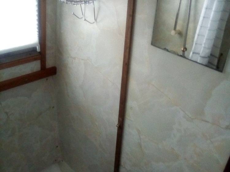 פונדק Ellis Belle