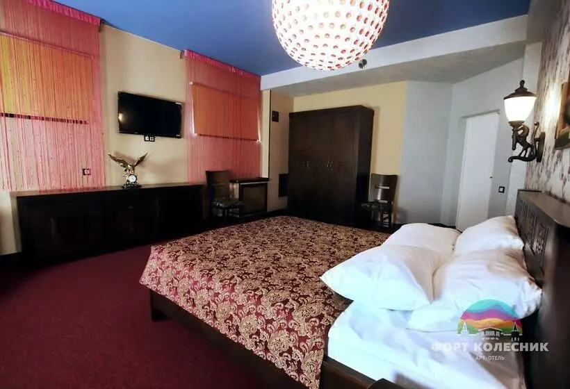 ホテル Fort Kolesnik