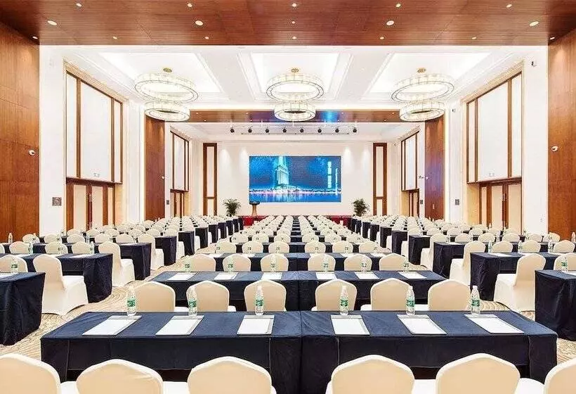 Hotelli Howard Johnson New District Plaza Ziyang