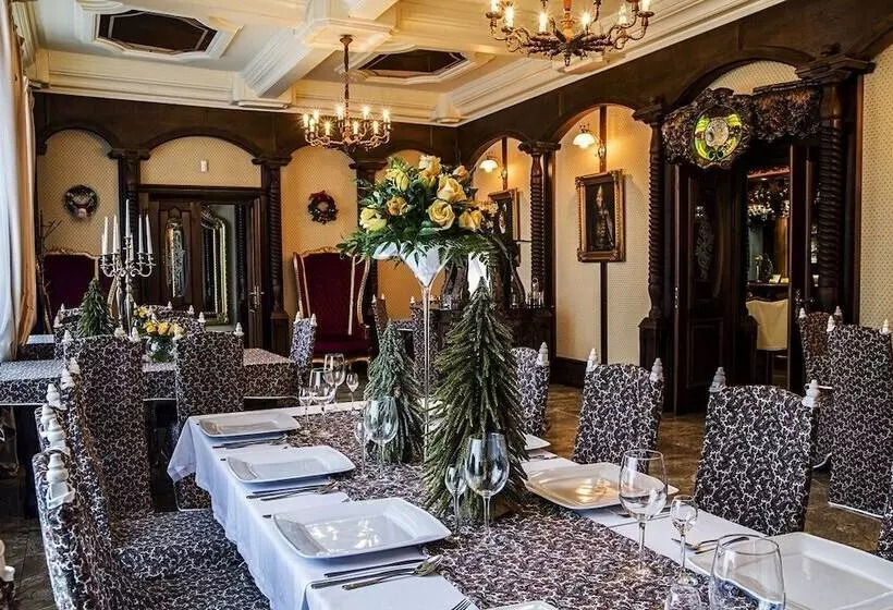 Hotelli Pałac Dąbrowa