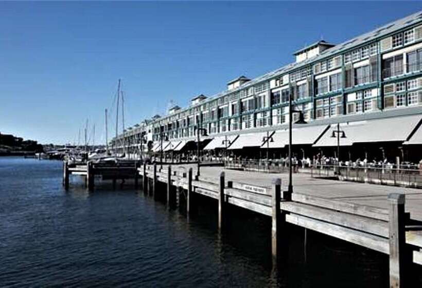 Waterfront Apt. On Sydney Harbour H390