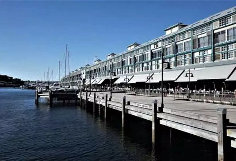 Waterfront Apt. On Sydney Harbour H390