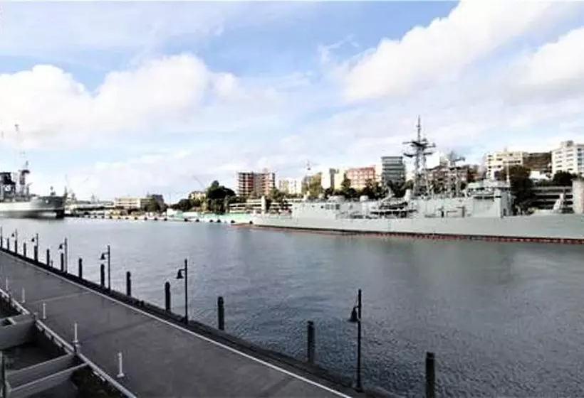 Waterfront Apt. On Sydney Harbour H390