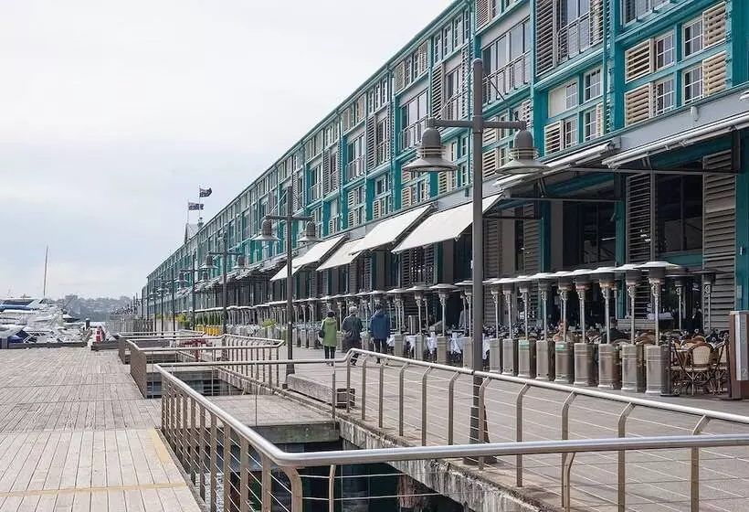 Waterfront Apt. On Sydney Harbour H390