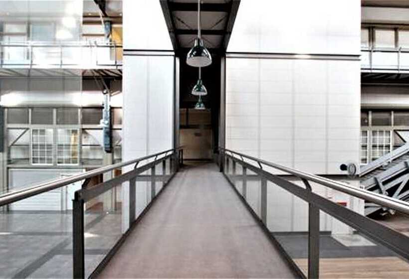 Waterfront Apt. On Sydney Harbour H390