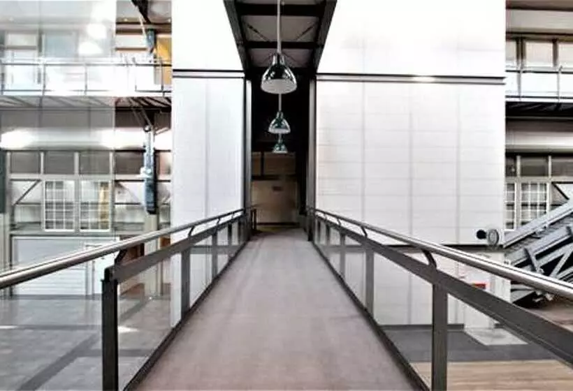 Waterfront Apt. On Sydney Harbour H390