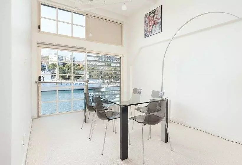 Waterfront Apt. On Sydney Harbour H390