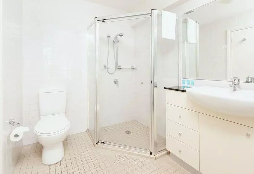 Waterfront Apt. On Sydney Harbour H390