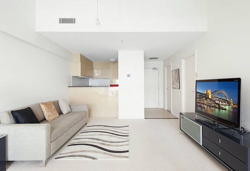 Waterfront Apt. On Sydney Harbour H390