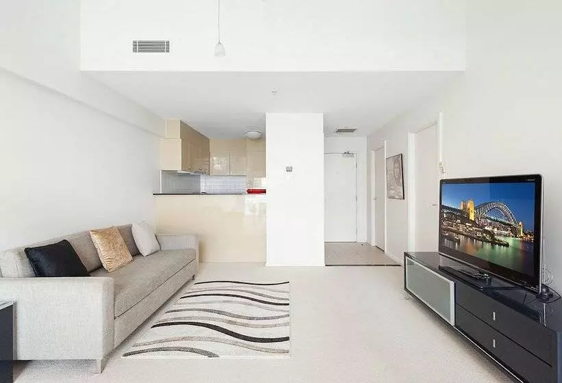 Waterfront Apt. On Sydney Harbour H390