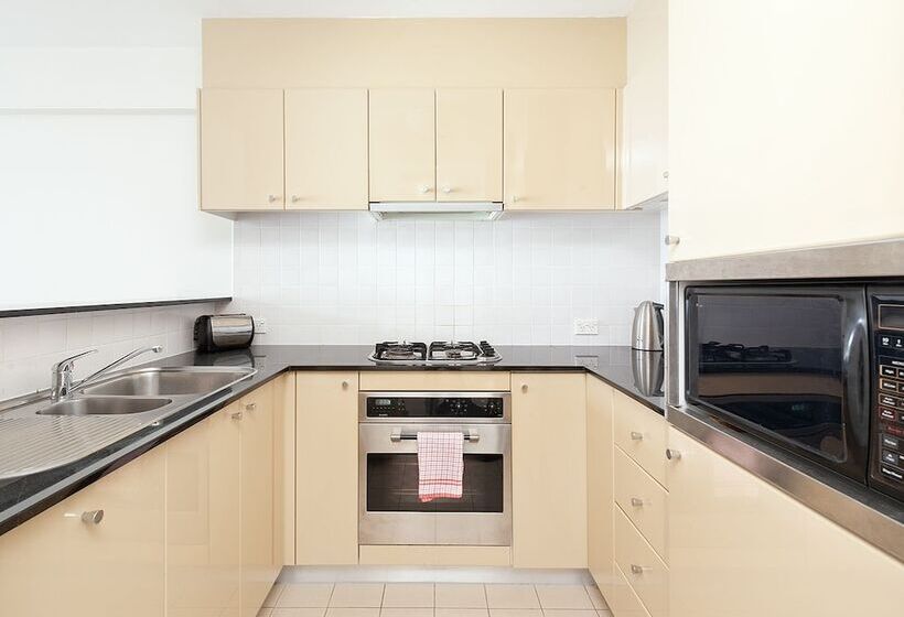 Waterfront Apt. On Sydney Harbour H390