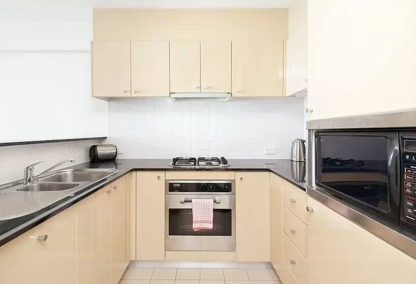 Waterfront Apt. On Sydney Harbour H390