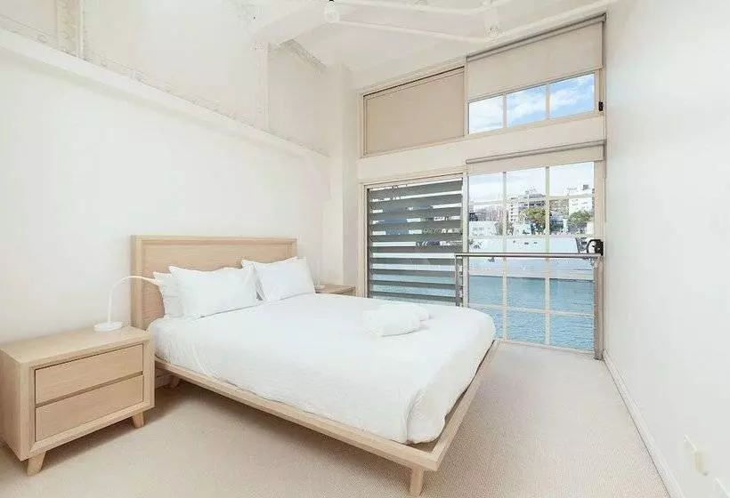Waterfront Apt. On Sydney Harbour H390