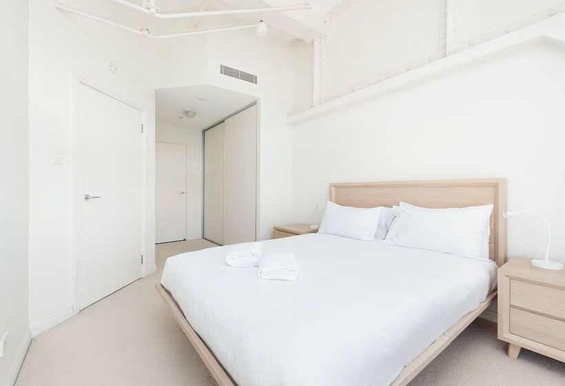 Waterfront Apt. On Sydney Harbour H390